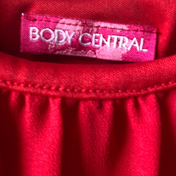 Red blouse with gold chain straps / petite - Picture 2 of 4